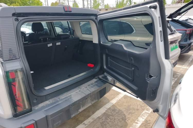 Used iCAR 03 2024 401km Two-Wheel Drive Standard Advanced Version Trunk