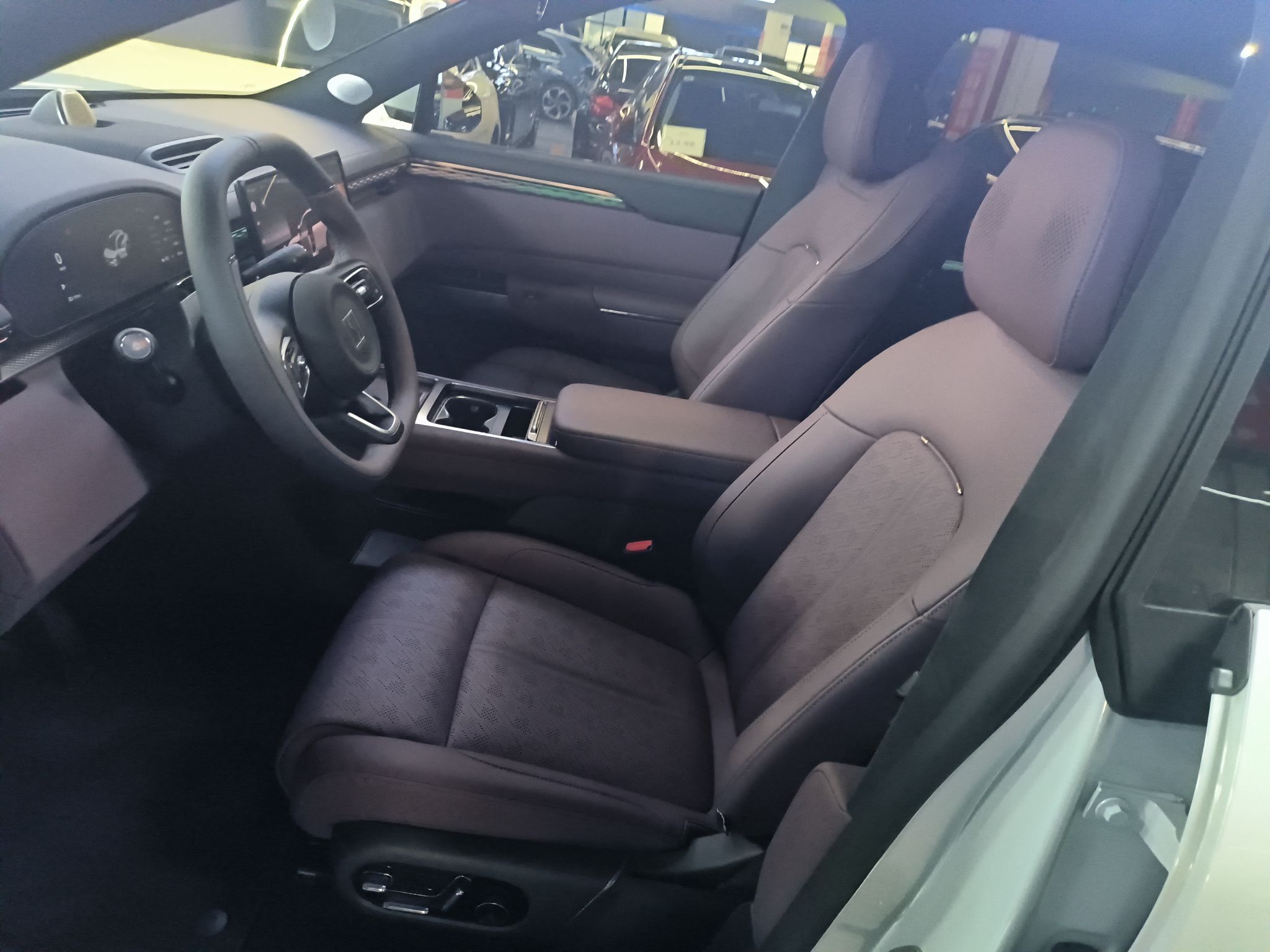 المقاعد الأمامية داخل السيارة