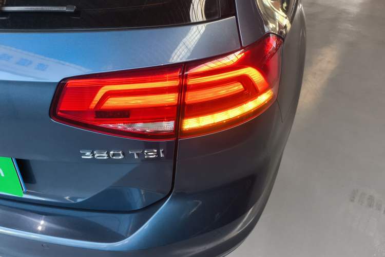 Used Volkswagen Variant 2018 380TSI Two-Wheel Drive Comfort Edition
