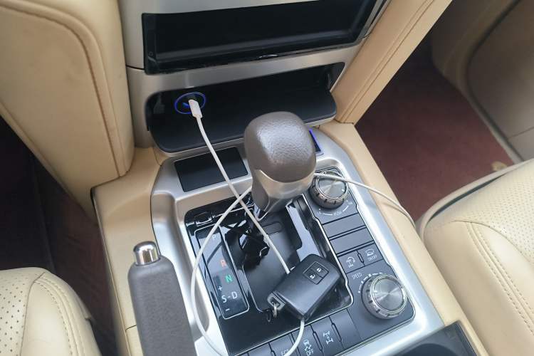 Used Toyota Land Cruiser 2015 4.0L V6 Middle East Low-Trim Version Gear Lever