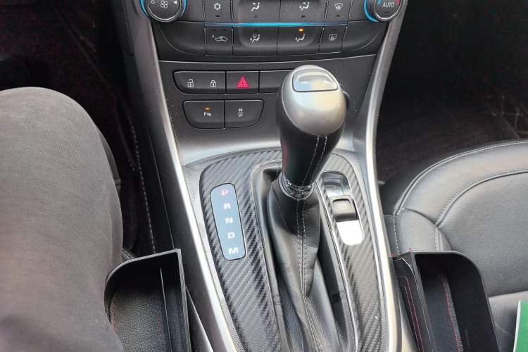 Used Chevrolet Malibu 2013 1.6T Automatic Luxury Edition Gear Lever