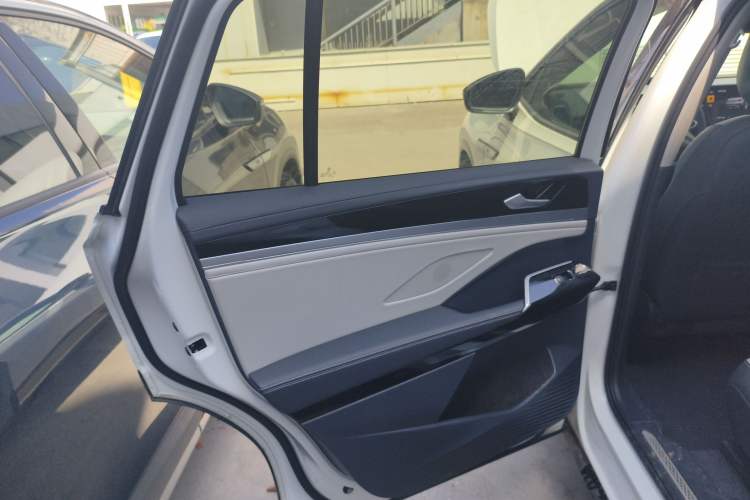 Used Volkswagen ID.6 CROZZ 2022 Long-Range PRO Edition Left Rear Door Interior