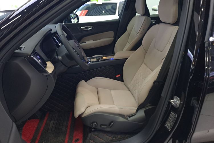 Used Volvo XC60 2026 B5 4x4 Smart Luxury Edition
