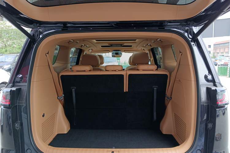 Used VOYAH Dream 2022 Low-Carbon Edition Dream+ Smart Enjoyment Package Trunk