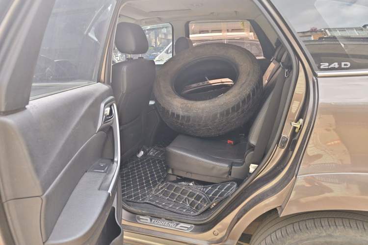 Used JMC Yusheng S350 2013 2.4T Automatic 2WD Diesel Ultra-Luxury 7-Seater Left Rear Seat