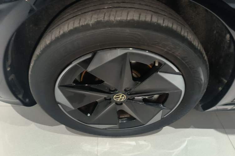 Used Volkswagen ID.UNYX 2024 Pro Long-Range Version Left Front Wheel Hub