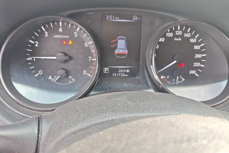 Used Nissan X-Trail 2017 2.5L CVT Luxury Edition 4WD Odometer Close Up