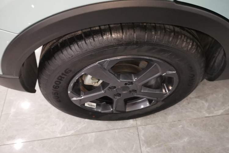 Used Geometry E Firefly 2024 401 km Fluorescent
