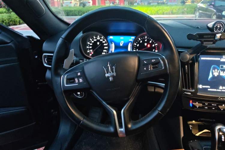 Used Maserati Levante 2018 3.0T Standard Edition Steering Wheel