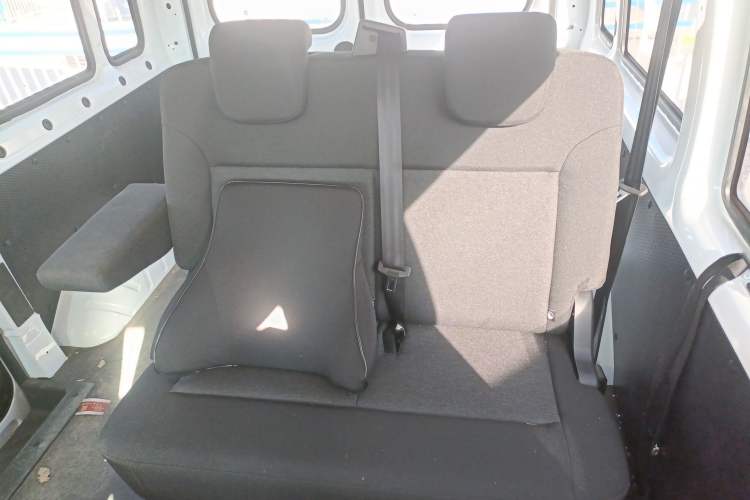 Used JMC Fushun 2022 2.0T Manual Multi-Function Passenger Vehicle Short Wheelbase Mid-Height Roof 6-Seater