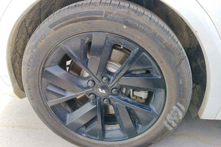 Used Li Auto L7 2023 Pro Model Right Rear Wheel Hub