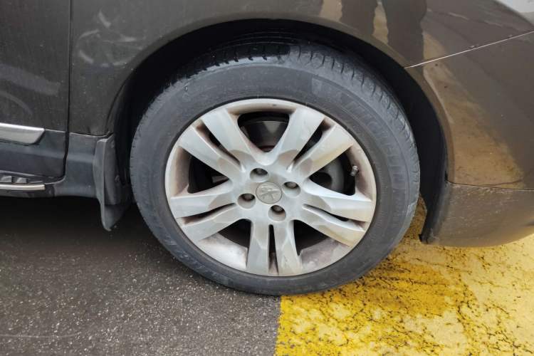 Used Peugeot 3008 2013 2.0L Automatic Trend Edition Right Front Wheel Hub