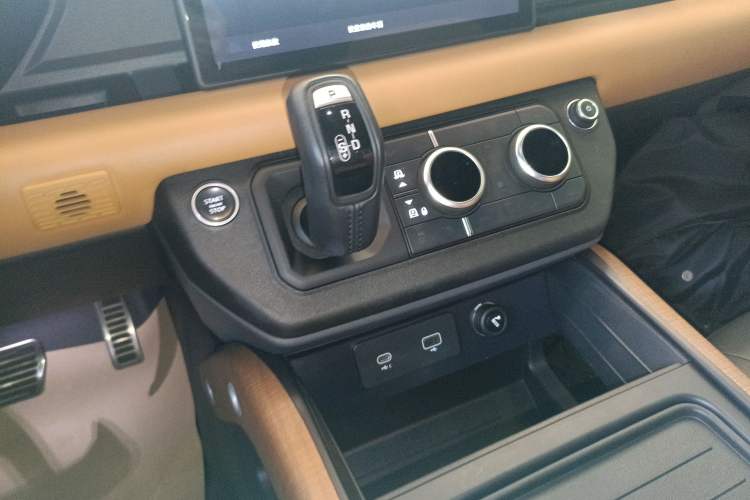 Used Land Rover Defender 2021 110 P400 X Gear Lever