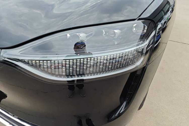 Used Hima AITO M9 2024 Range-Extended Ultra Version 42 kWh 6-Seater Model Left Front Headlight