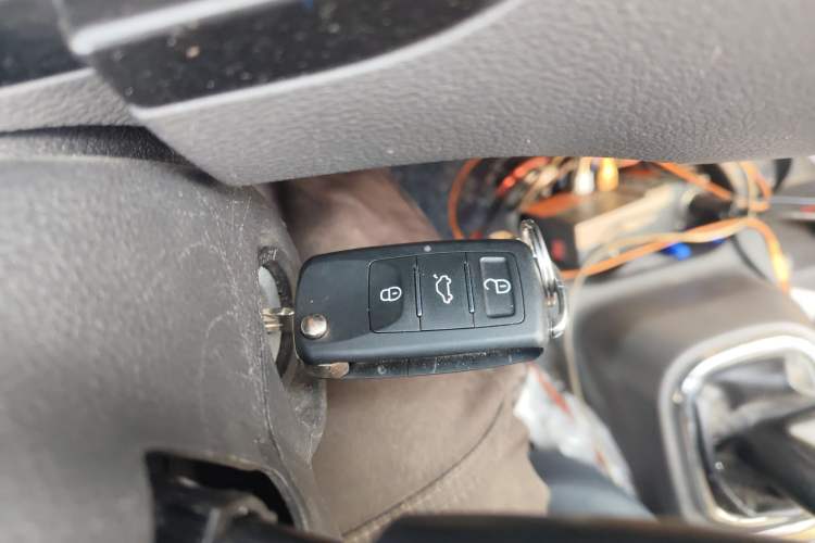 Used Dongfeng Yufeng EM26 2023 Standard Edition 41.472 kWh Henan Lithium Power Vehicle Key