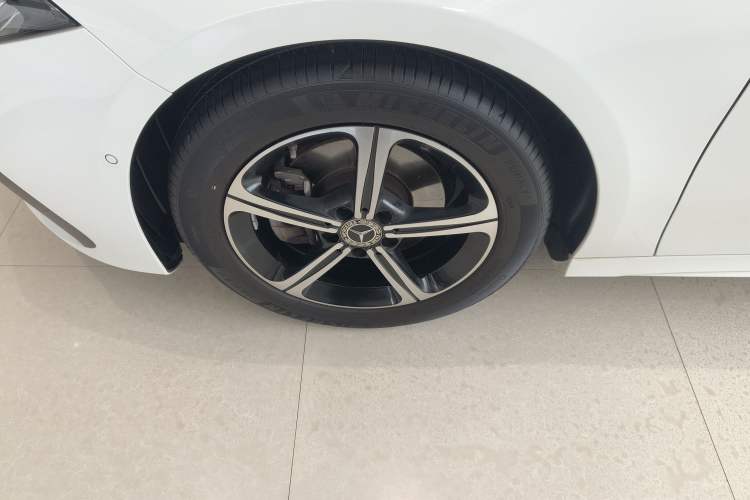 Used Mercedes-Benz A-Class 2023 A 200 L Fashion Model Left Front Wheel Hub