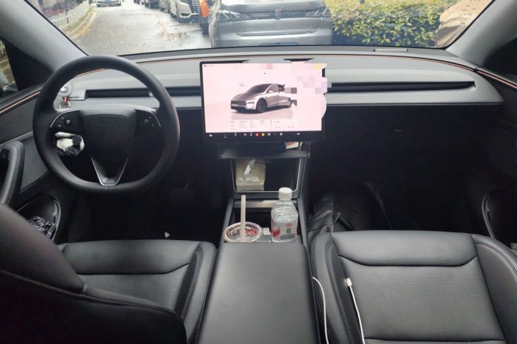 Used Tesla Model Y 2025 Rear-Wheel-Drive Version Center Console