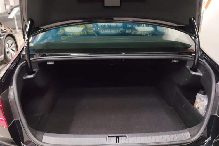 Used Volkswagen Magotan 2023 2 Million Units Limited Edition 330TSI DSG Leading Version Trunk