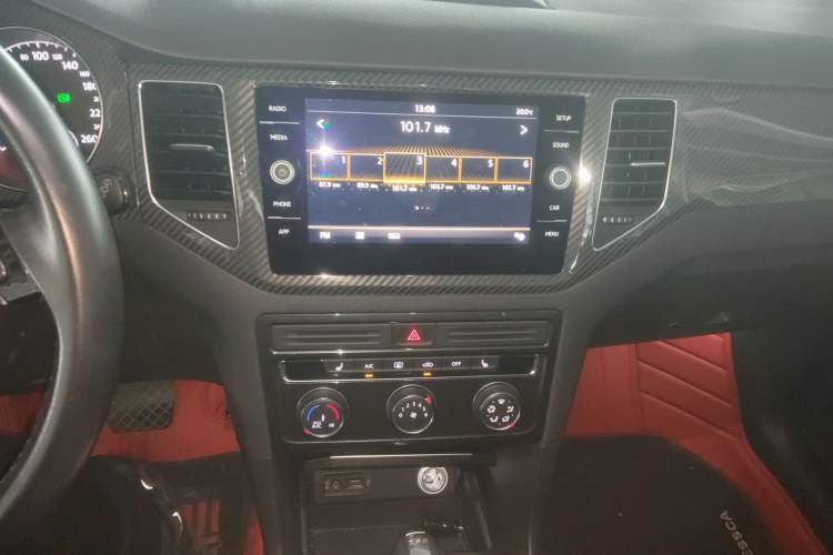 Used Volkswagen Golf Sportsvan 2018 230TSI Automatic Luxury Model Audio And AC Panel