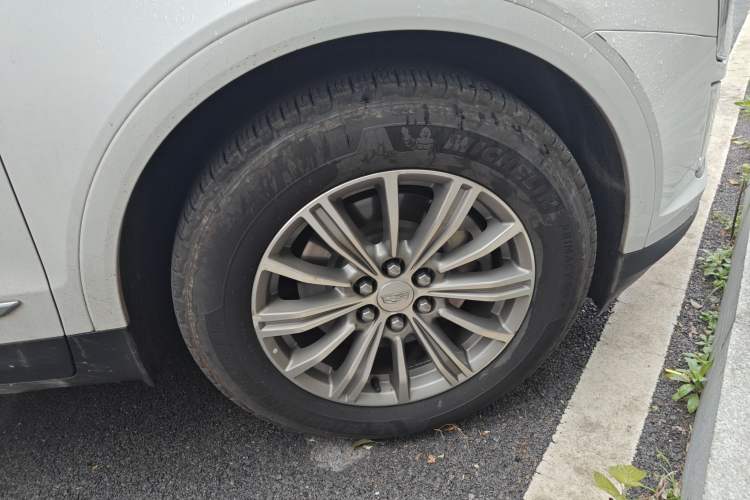 Used Cadillac XT5 2018 25T Luxury Model