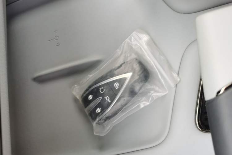 Used CHANGAN UNI-Z New Energy 2024 Blue Whale Smart Electric iDD 125km Excellence Model Vehicle Key