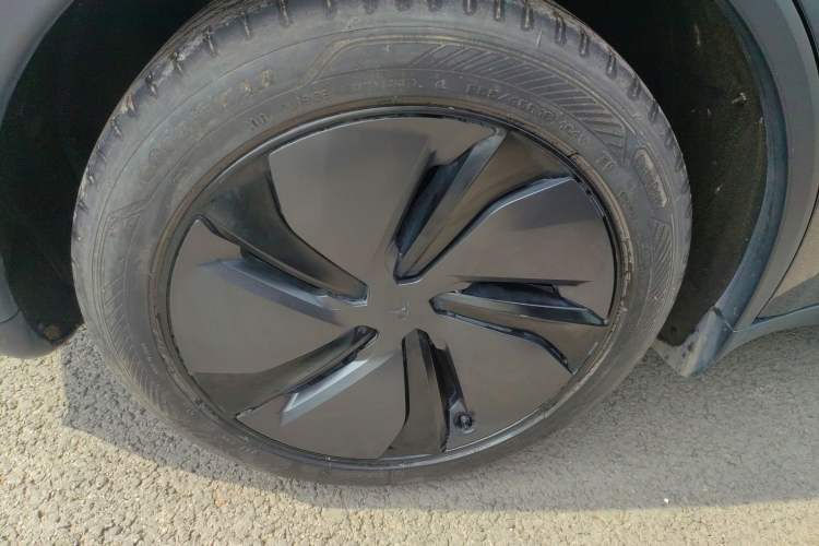 Used Tesla Model Y 2025 Rear-Wheel-Drive Version Exterior 5