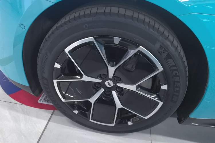Used Xiaomi Auto SU7 2024 Rear-Drive Ultra-Long Range Advanced Pro-Level Intelligent Driving Version Left Front Wheel Hub