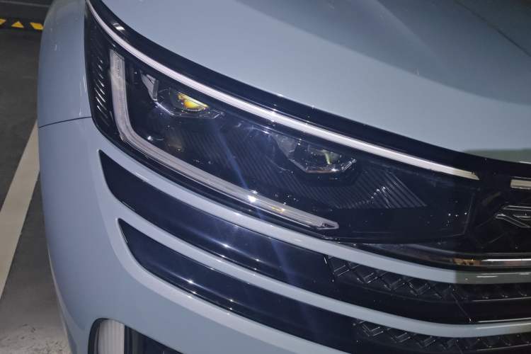 Used Volkswagen Tavendor 2024 380TSI All-Wheel-Drive R-Line Ambition Edition
