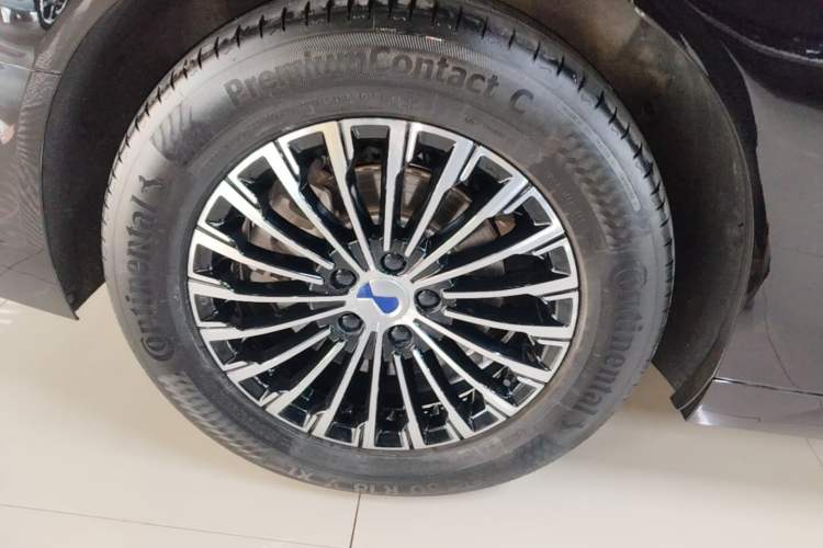 Used Denza D9 2024 DM-i 1050 Luxury Model