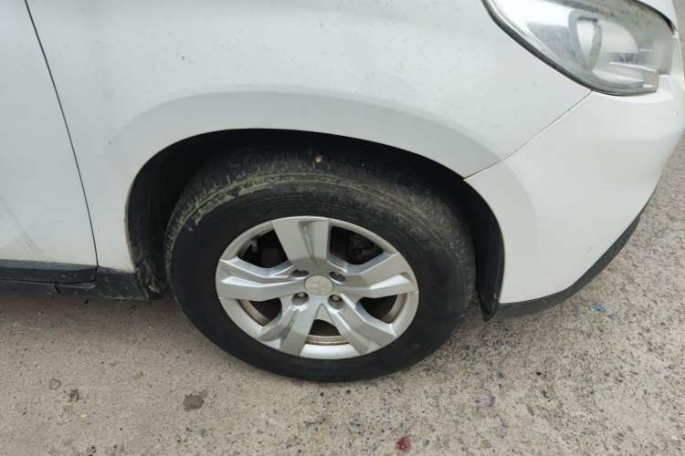 Used Peugeot 2008 2015 1.6L Automatic Playcool Edition Right Front Wheel Hub