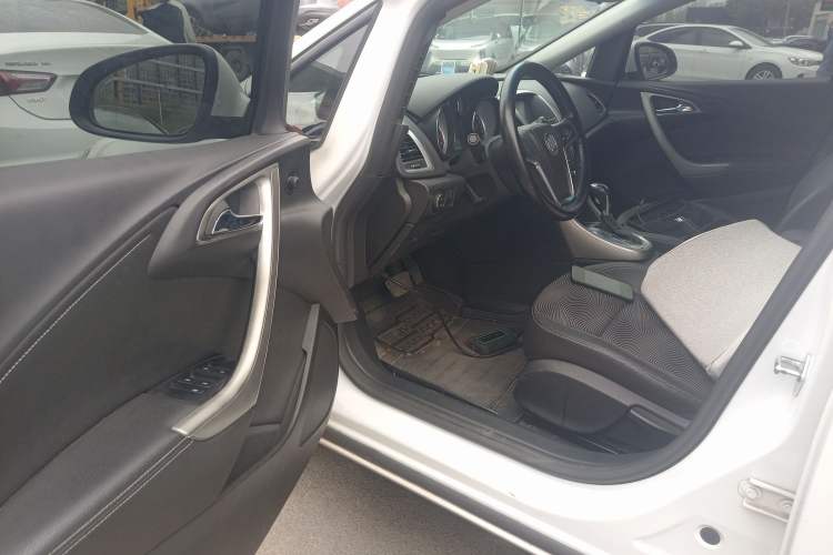 Used Buick GT 2014 XT 1.6L Automatic Fashion Edition Driver Seat