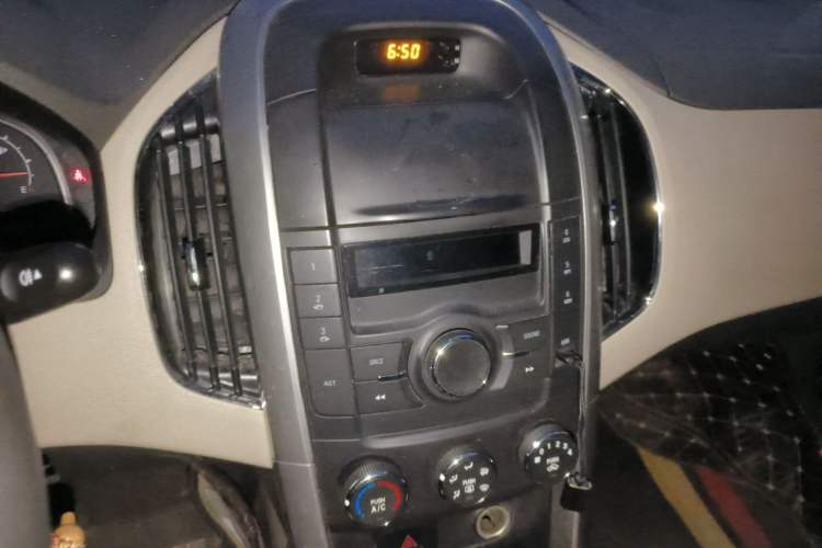 Used Baojun 630 2013 1.5L manual standard version Audio And AC Panel