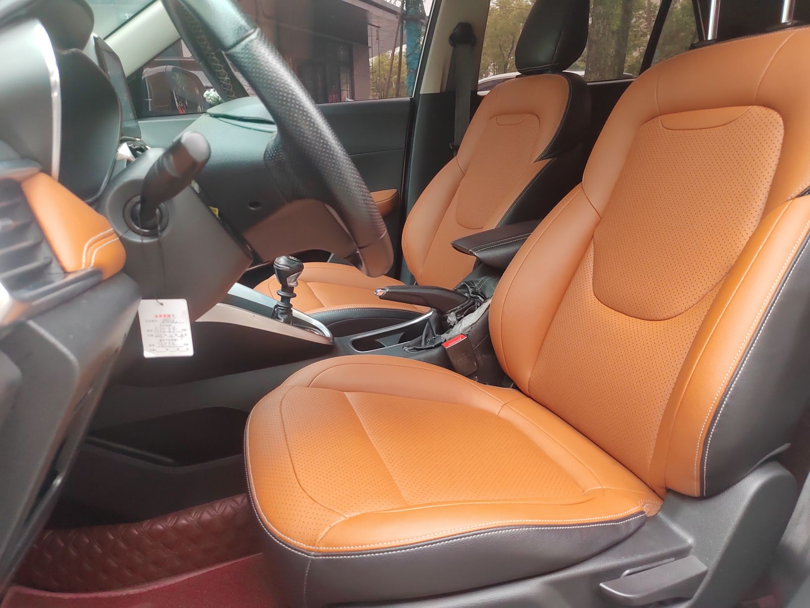 Переднее сиденье в автомобиле