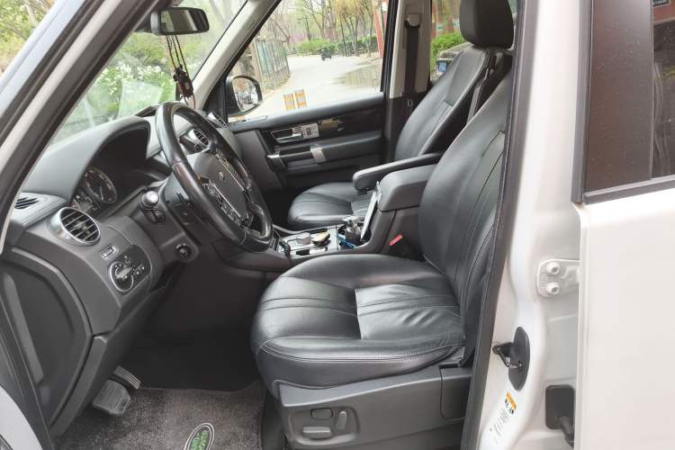 Used Land Rover Discovery 2014 3.0 SC V6 HSE Left Front Seat