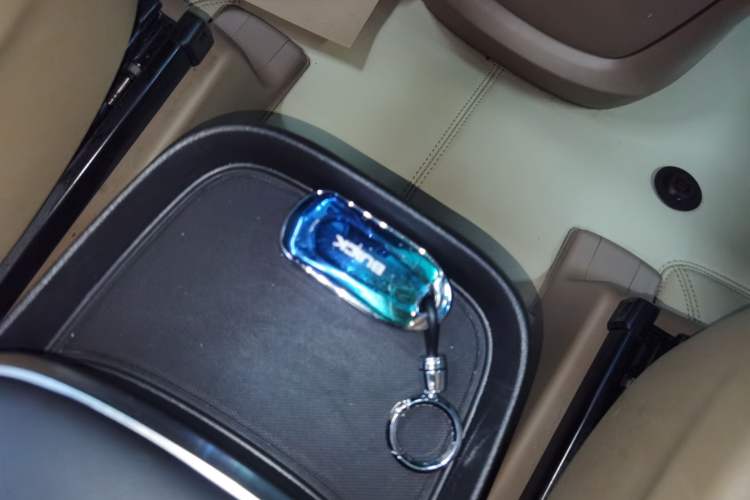 Used Buick GL8 2021 ES Landtrek 653T Luxury Model
