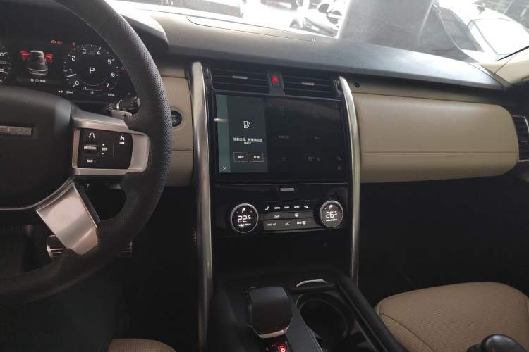 Used Land Rover Discovery 2021 360 PS R-Dynamic S Audio And AC Panel