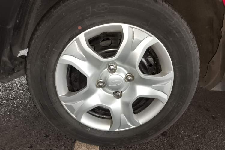 Used Ford EcoSport 2013 1.5L Manual Comfort Model Right Rear Wheel Hub