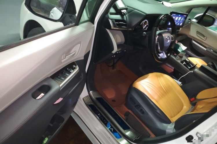 Used Toyota Granvia 2023 2.5L Hybrid Luxury Edition Driver Seat