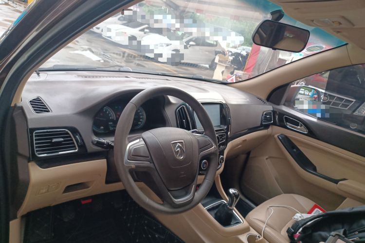 Used Baojun 730 2014 1.5L manual Comfort version 7 seats
