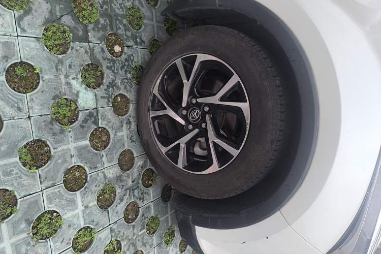 Used Toyota C-HR 2018 2.0L Leading with Sunroof China V Standard Right Front Wheel Hub