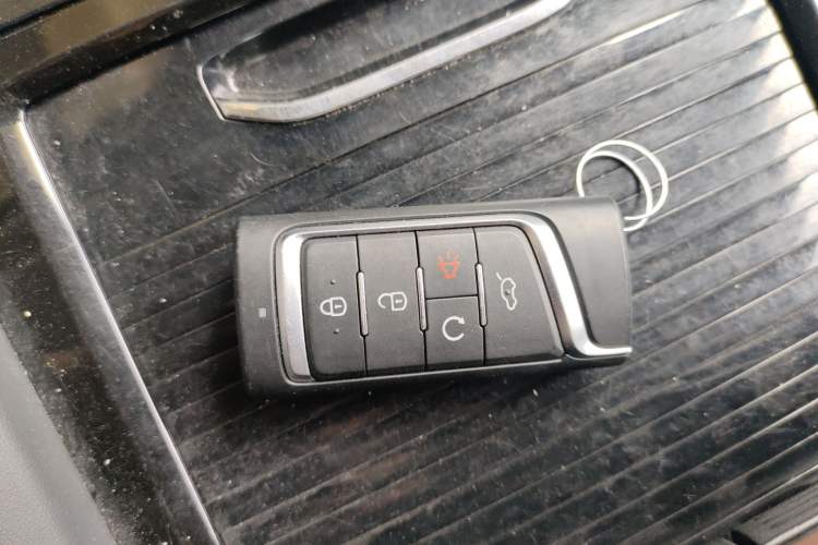 Used GAC Trumpchi GS8 2017 320T Two-Wheel Drive Luxury Smart Connectivity Version (7 Seats)