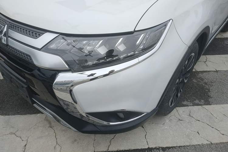 Used Mitsubishi Outlander 2019 2.4L 4x4 Zhi Xiang Edition 5 Seats China V Emission Standard