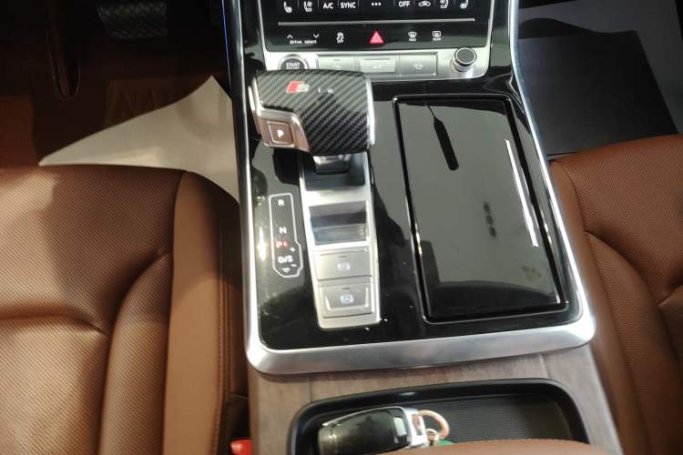 Used Audi Q7 2022 55 TFSI quattro S line Sport model
