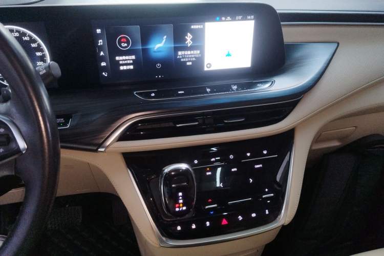 Used Buick GL8 2022 ES Landtrek 653T Luxury Edition