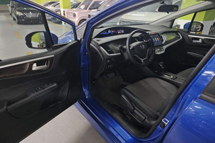 Used Honda Jade 2017 1.8L automatic Comfort version 5 seats
