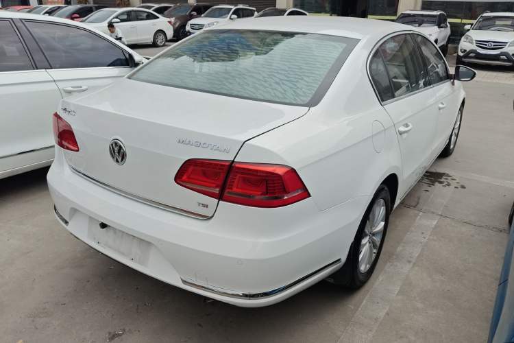 Used Volkswagen Magotan 2015 1.8TSI Advanced Model Rear Right 45 Deg