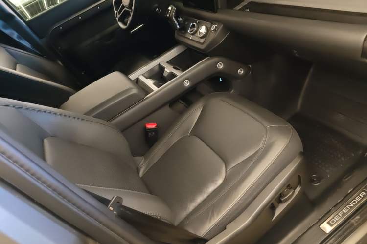 Used Land Rover Defender 2024 110 3.0T P400 X-DYNAMIC HSE Right Front Seat