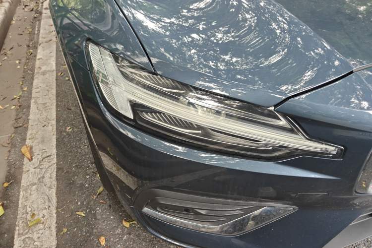 Used Volvo S60 2022 B4 Zhiyuan Luxury Edition Right Front Headlight