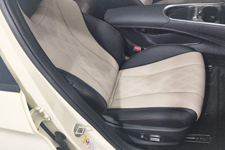 Used BYD Dolphin 2023 420 km Fashion Edition
