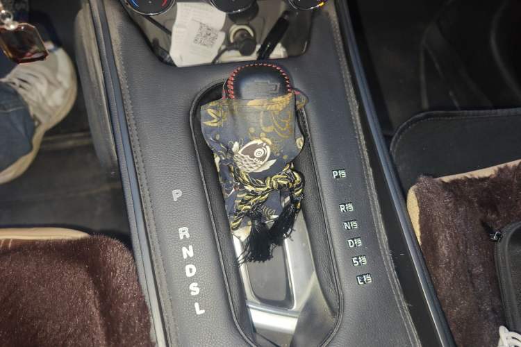 Used Chevrolet Cavalier 2020 Redline 325T Automatic Xinshang Edition Gear Lever